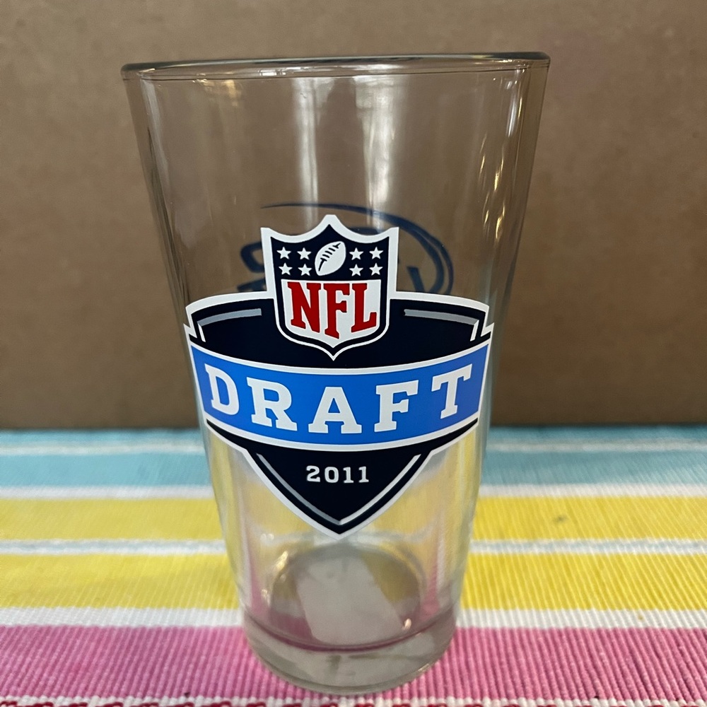 2011 NFL Draft BUDWEISER Bud Light Pint Beer Drink Glass Condition is Used.